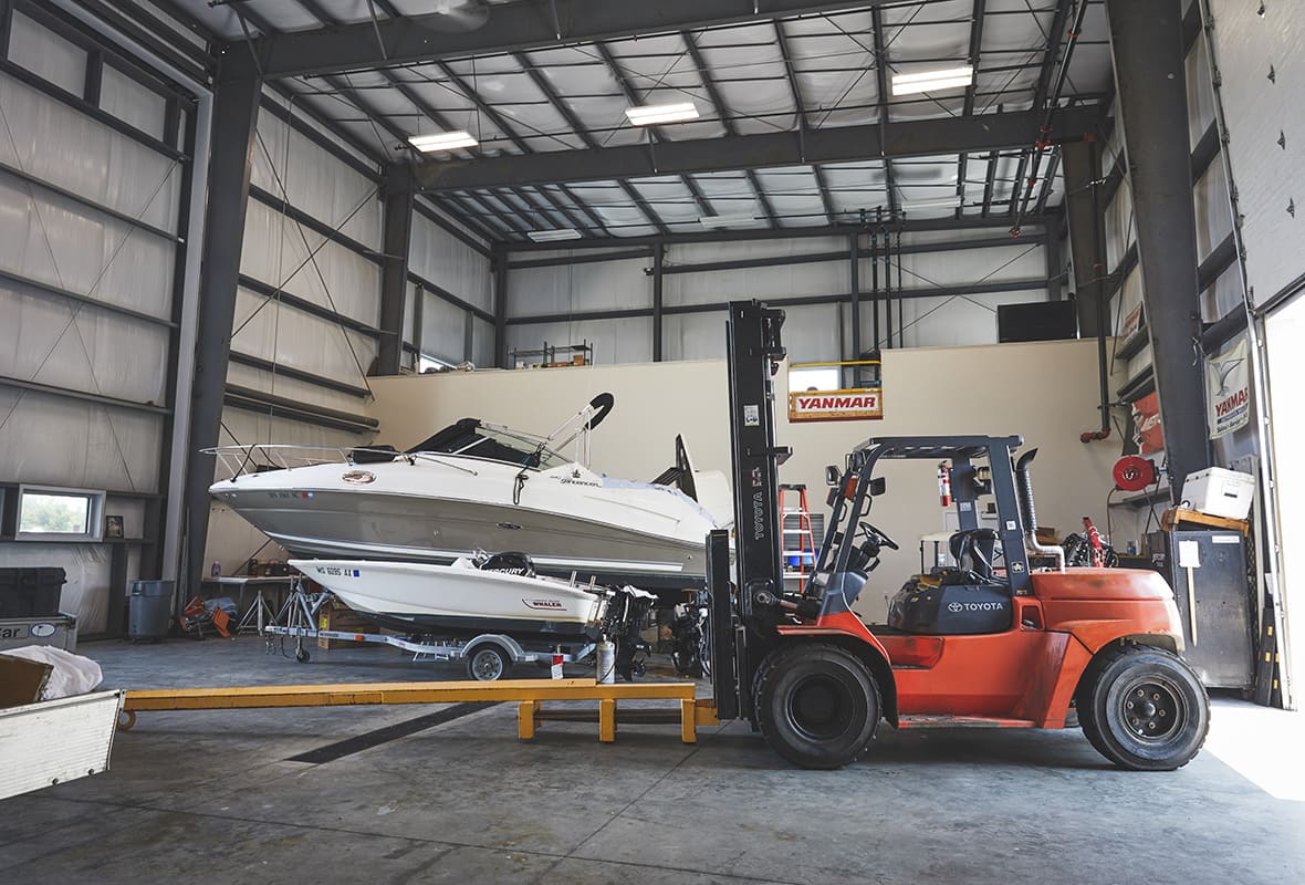 Boat lift in marine service area
