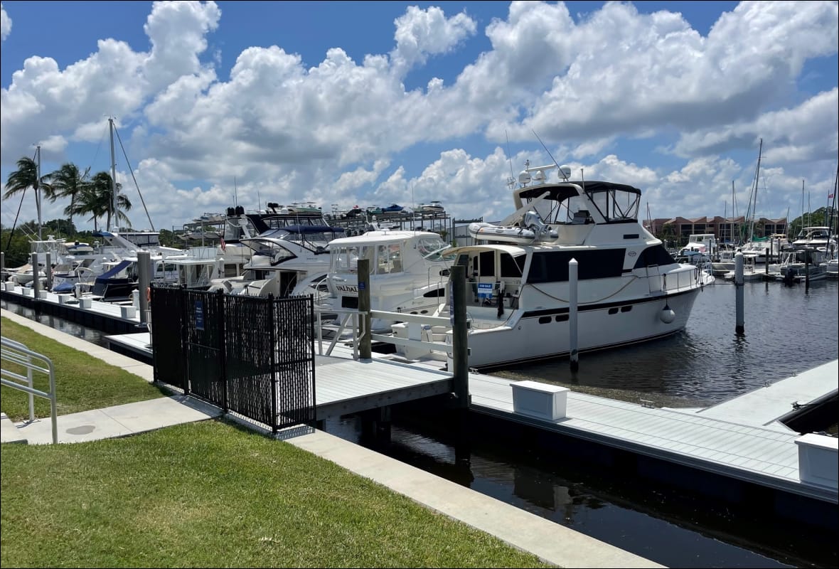 marina boats